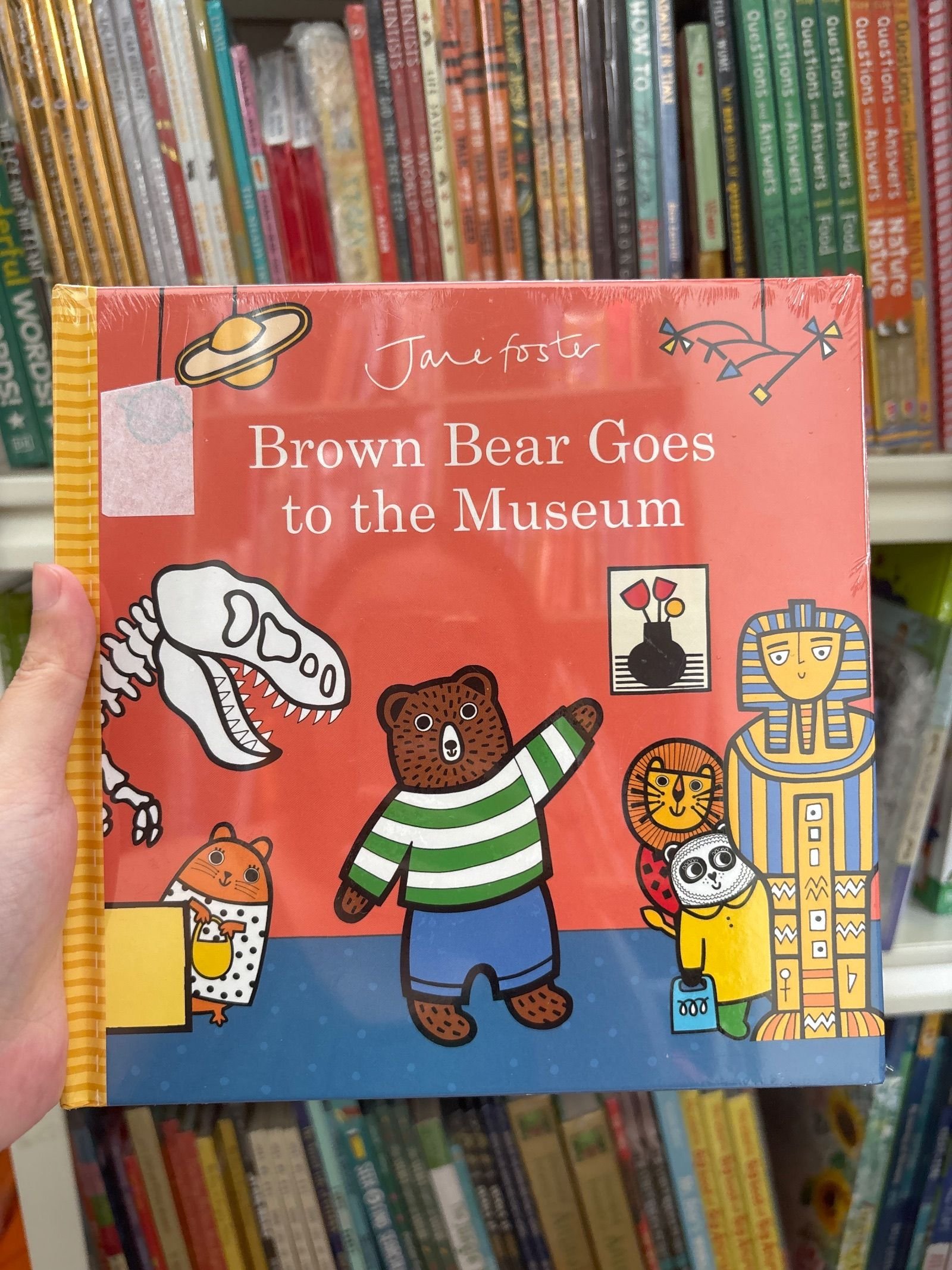 Brown Bear Goes to the Museum